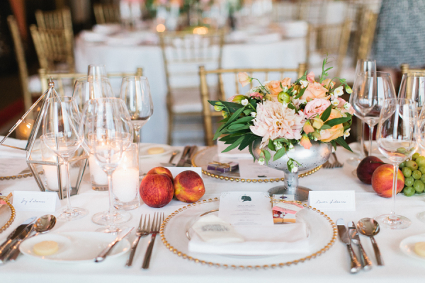 Fruit-and-Floral-Reception-Table-Decor-600x400